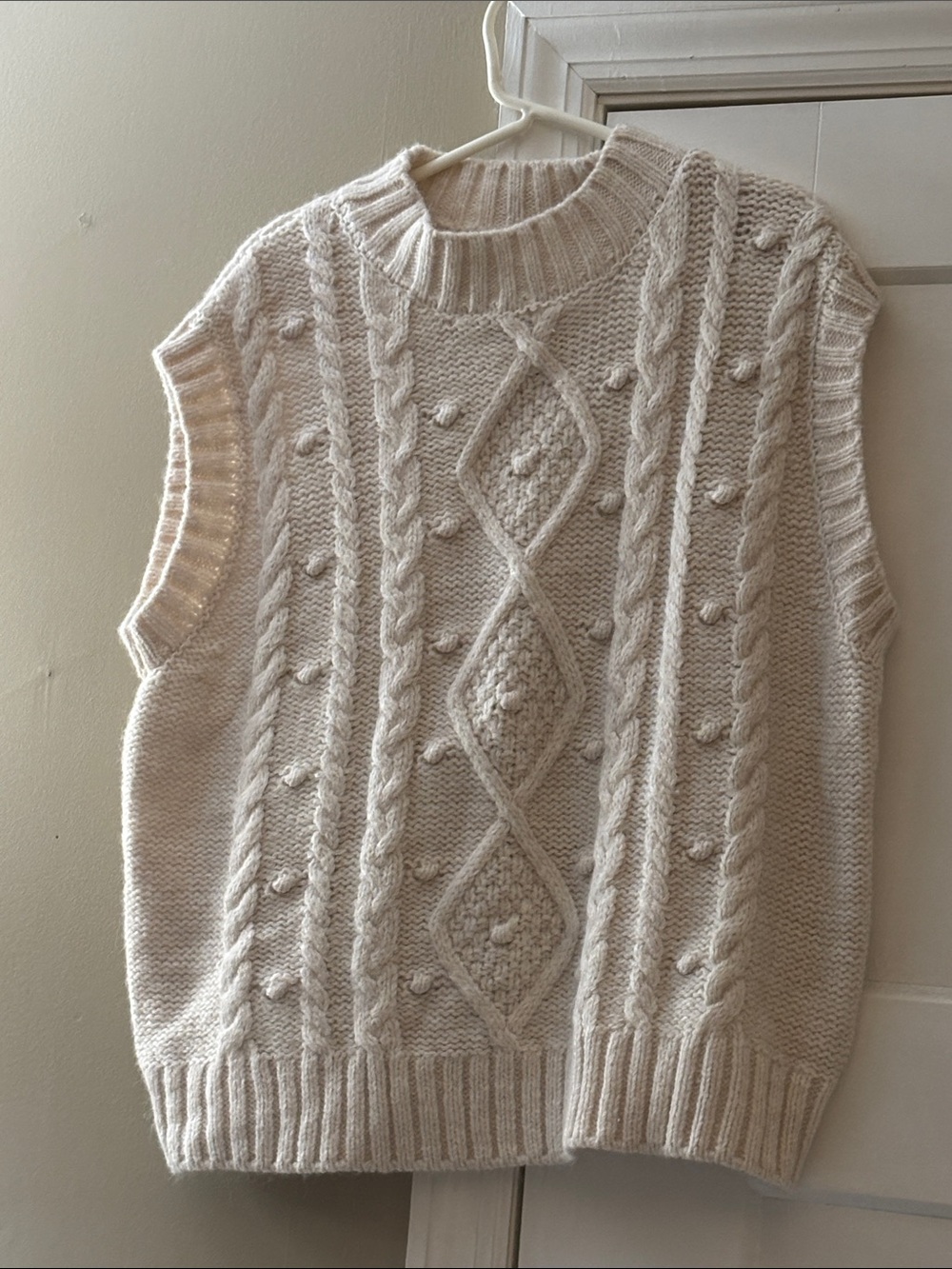 Women’s sleeveless sweater